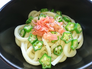 黒胡椒とバジルの冷製うどん